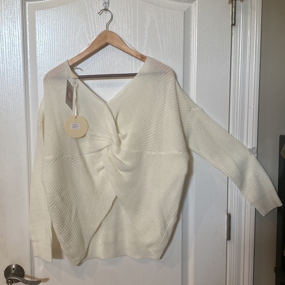 Lara cream twist front sweater Sz S NWT - Picture 2 of 8